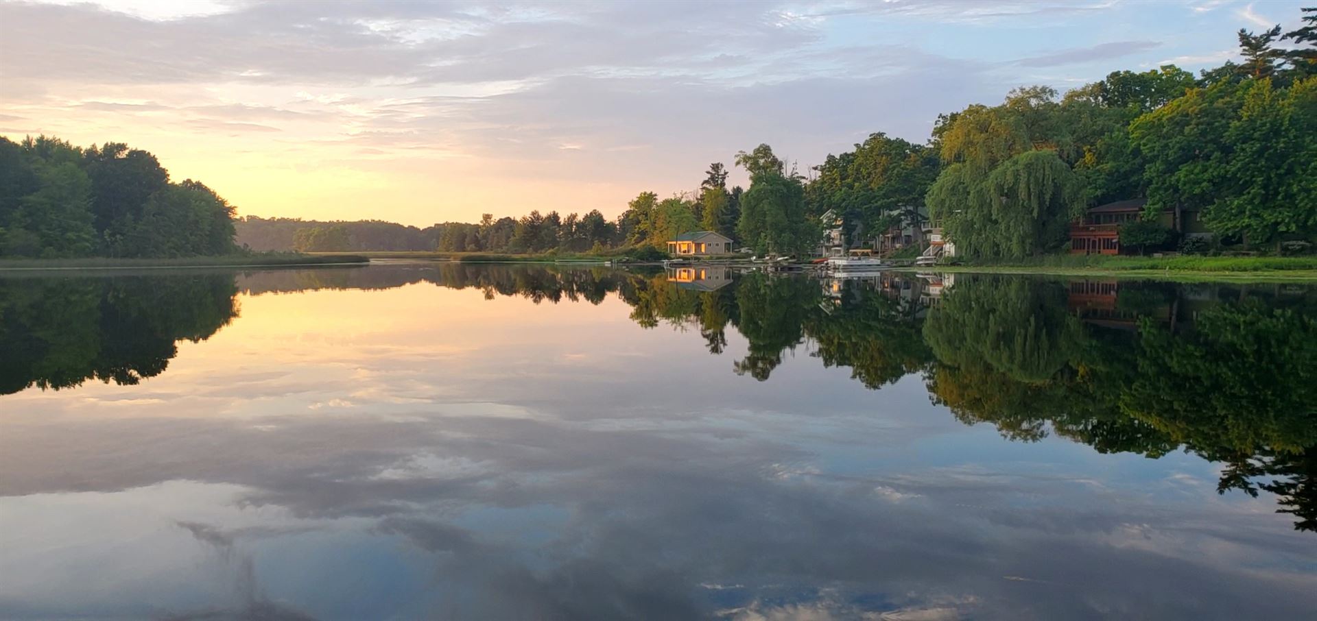 Cottage by the lake